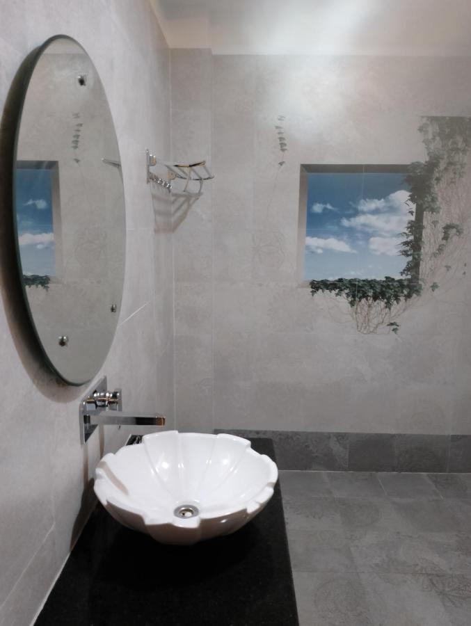 Hotel Golden Bliss โบปาล ภายนอก รูปภาพ